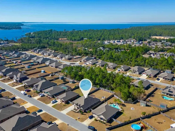 3611 Turquoise Dr, Navarre, FL 32566