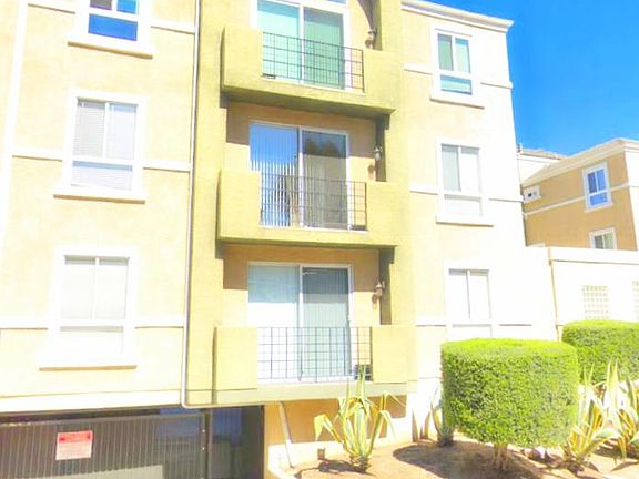 4th image of 22859 Del Valle St #282