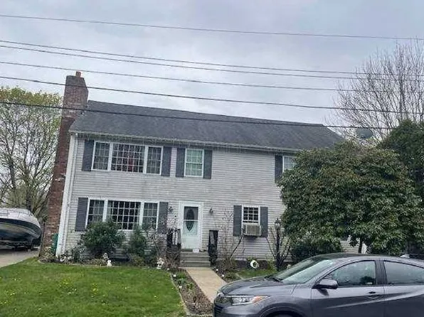10 Paulette St, Acushnet, MA 02743
