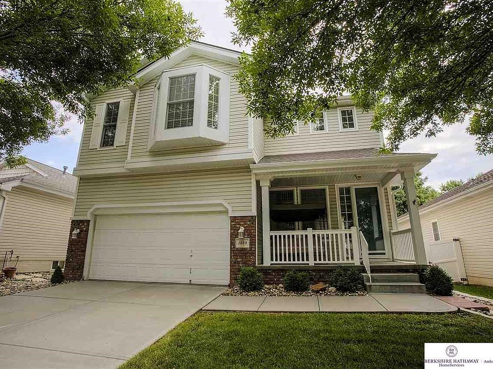 1st image of 1809 S 171st Ct