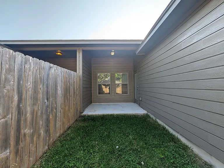 1209 Old FM 306 — Photo 24