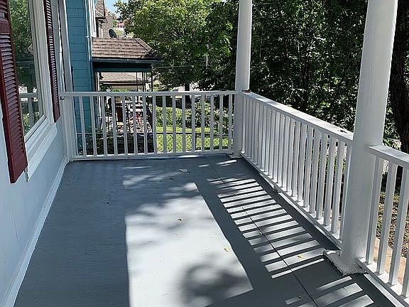 3rd image of 826 Tauromee Ave