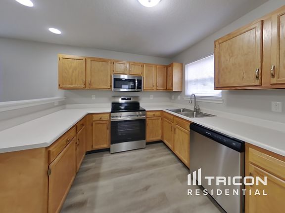 5th image of 1799 Long Lake Dr