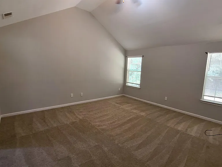 1593 Queen Elizabeth Dr — Photo 7