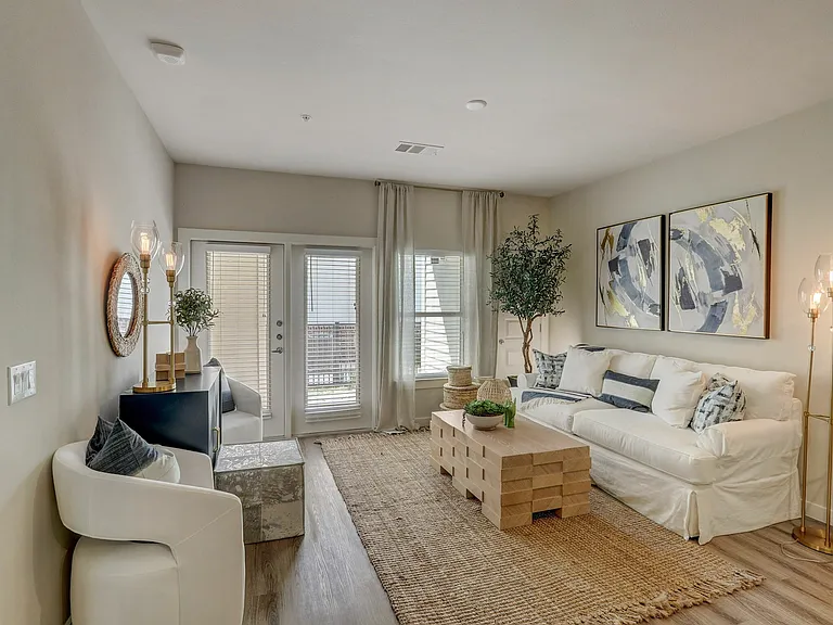 1-web-or-mls-Central Pine St-001