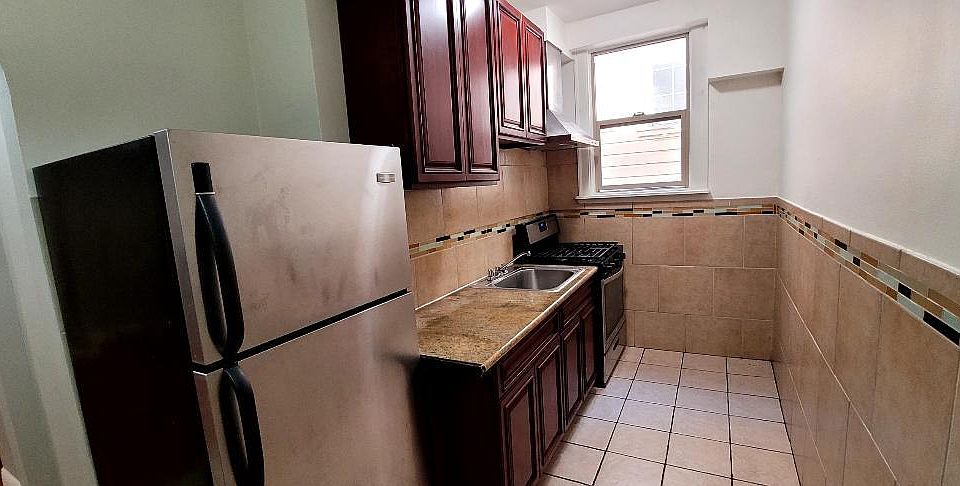 1st image of 1056 Pacific Ave APT 5