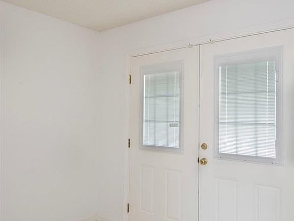 4th image of 4065 King Arthur Dr