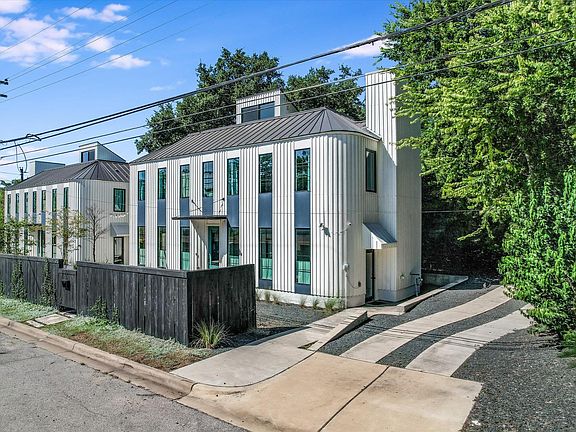 2nd image of 1304 Navasota St