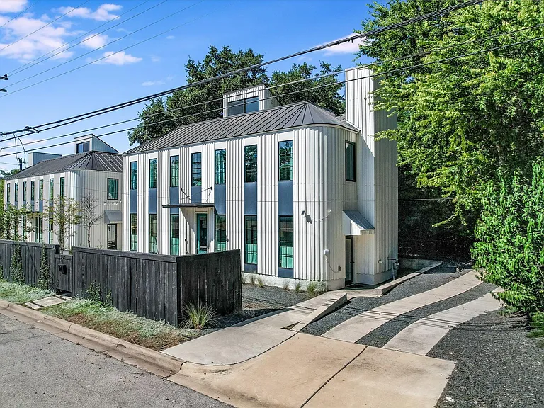 1304 Navasota St — Photo 2