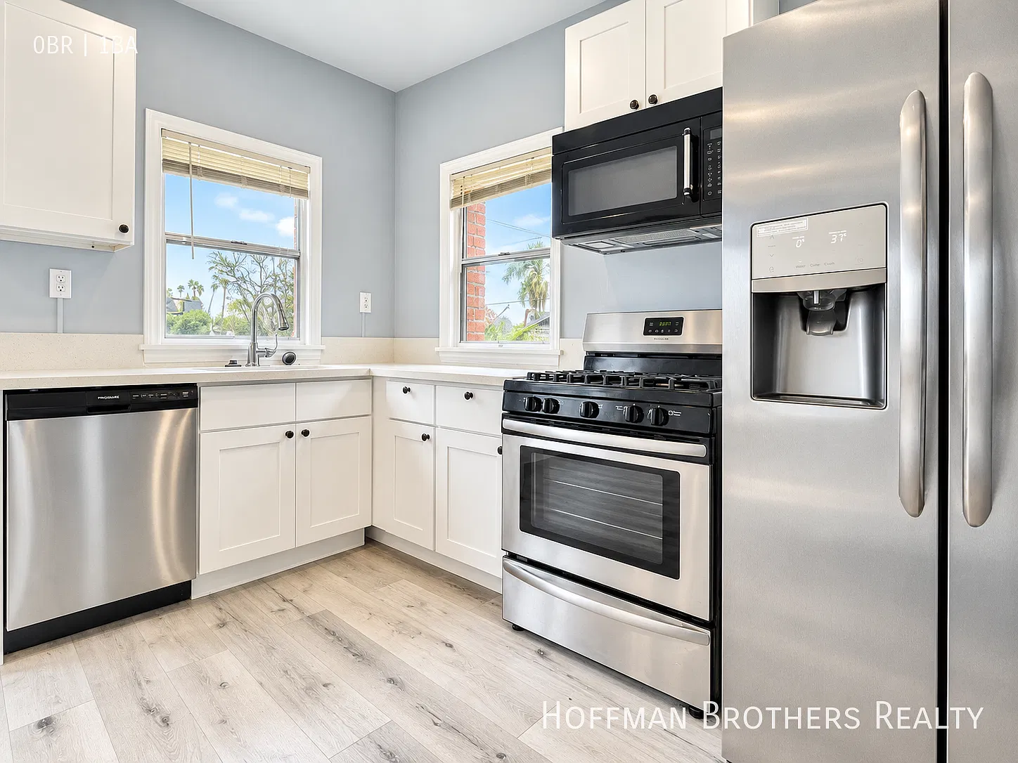 **Must See**Efficient Studio Living With In-Unit Laundry & Full Kitchen Setup — Photo 2