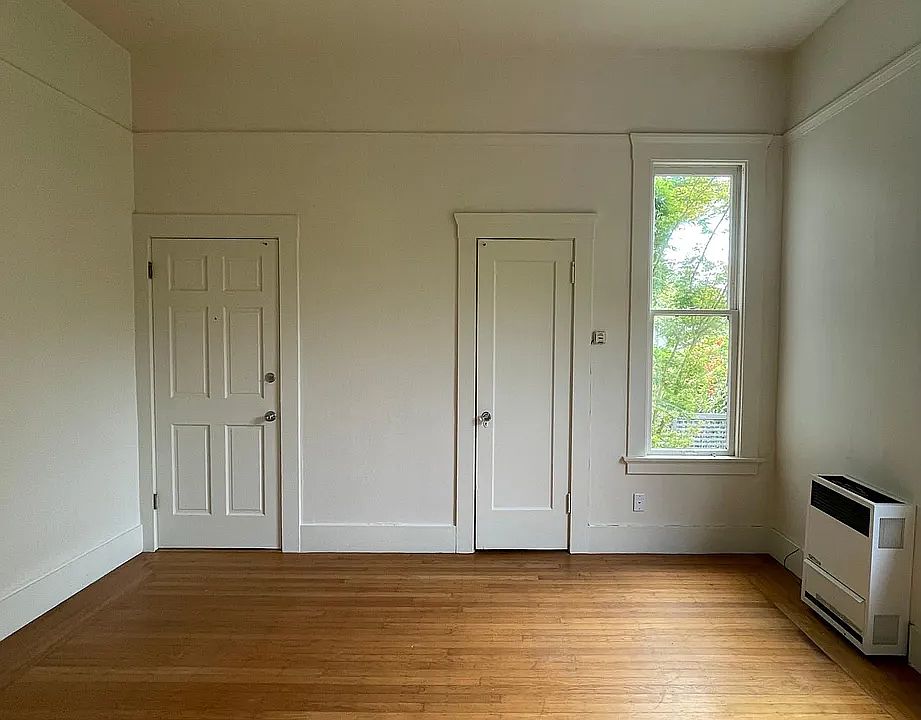 Main room (bedroom)