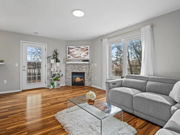 6113 White Pine Way, Fitchburg, WI 53719