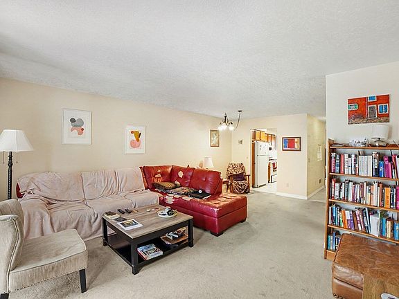 3rd image of 340 Applewood Ln