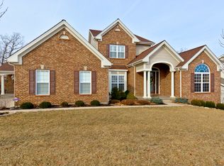 7 Woodcliff Heights Ct, Ballwin, MO 63011