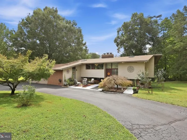 6445 Steeple Chase Ln, Manassas, VA 20111