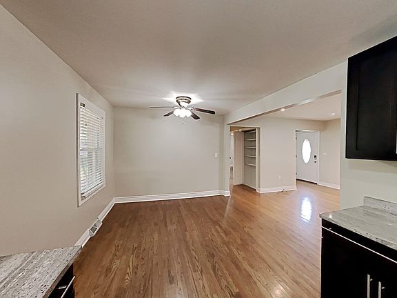 3rd image of 7815 Leclaire Ave