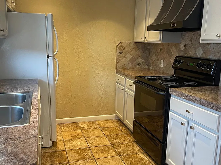 5101 Middlecoff Rd #5 — Photo 2