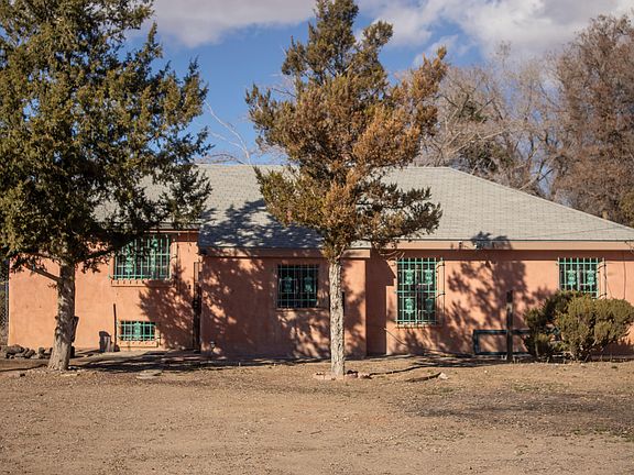 3rd image of 425 Vineyard Rd NE