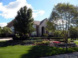 5889 Westchester Ct, Rochester, MI 48306