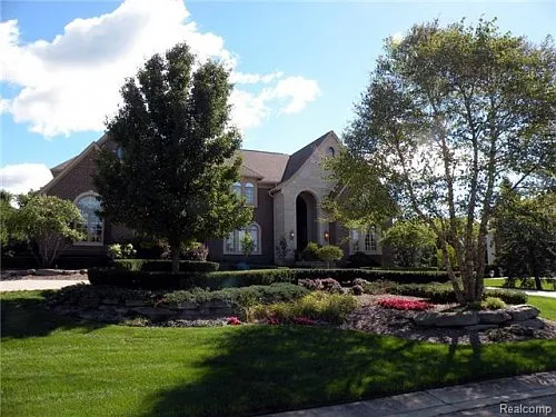 5889 Westchester Ct photo 1