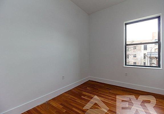 5th image of 180 Bainbridge St #216