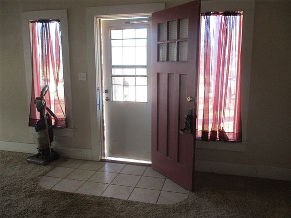 3rd image of 205 S Oaklawn Ave