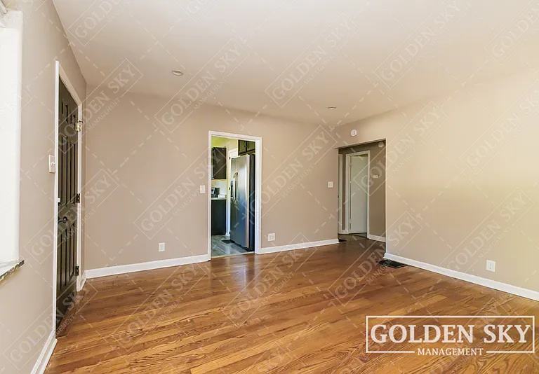 5161 Primrose Ave — Photo 4