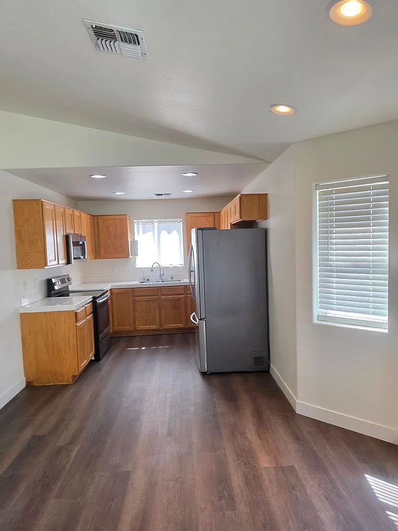 Sunset Ranchos! 3 Bedroom House in Fort Mohave — Photo 2