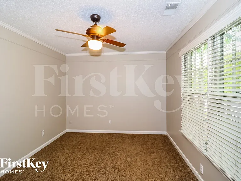212 E Powell Rd — Photo 11