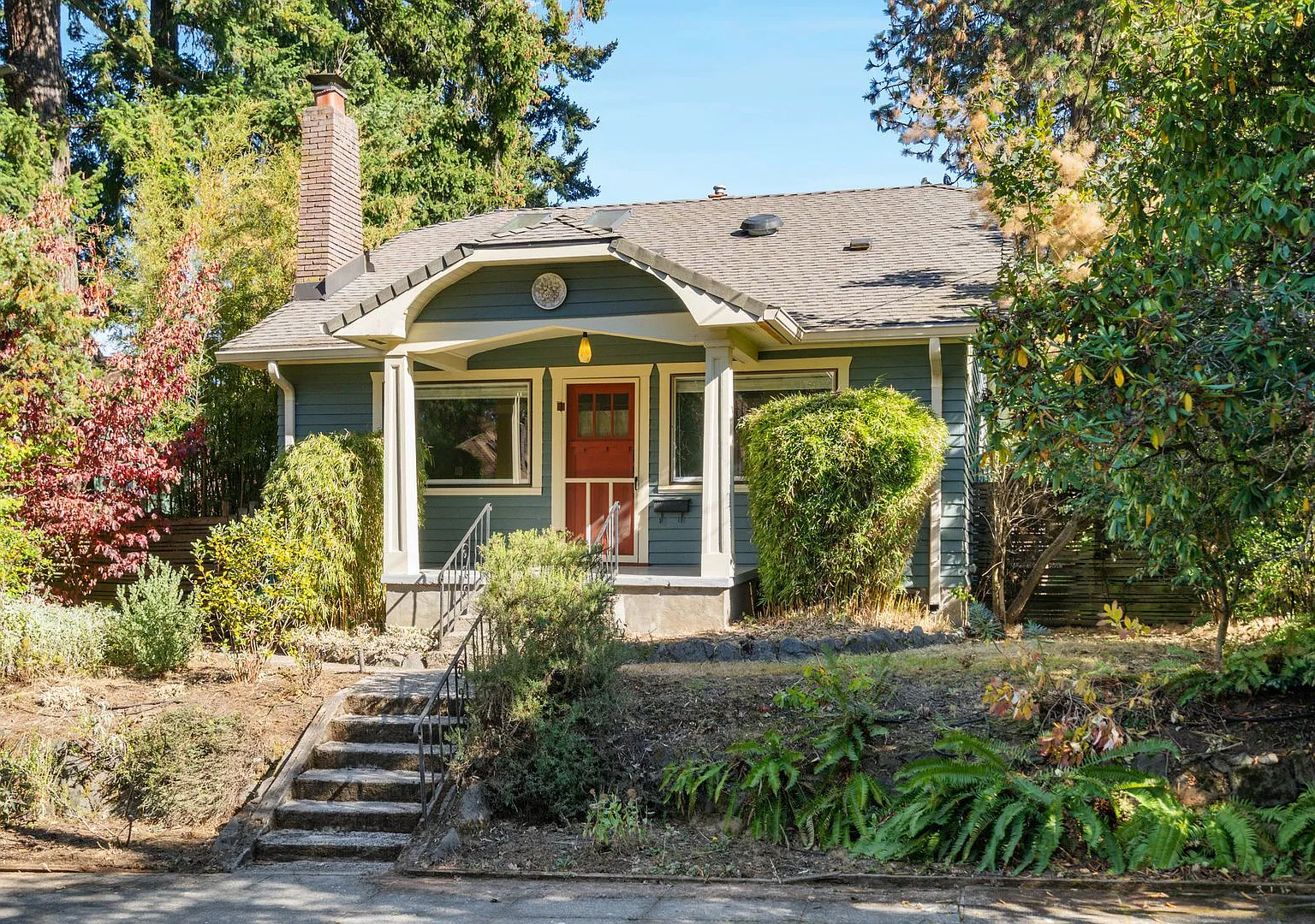 Classic, immaculate 2-bdrm/2-bath 1920s Craftsman charmer. W/D, central AC, garage, mature landsc... — Photo 2