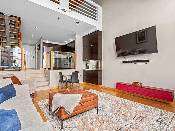 5th image of 25 Grand St APT 240