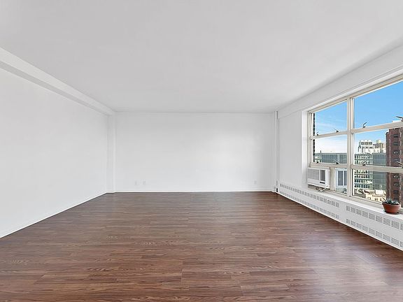 3rd image of 70 La Salle St APT 16E