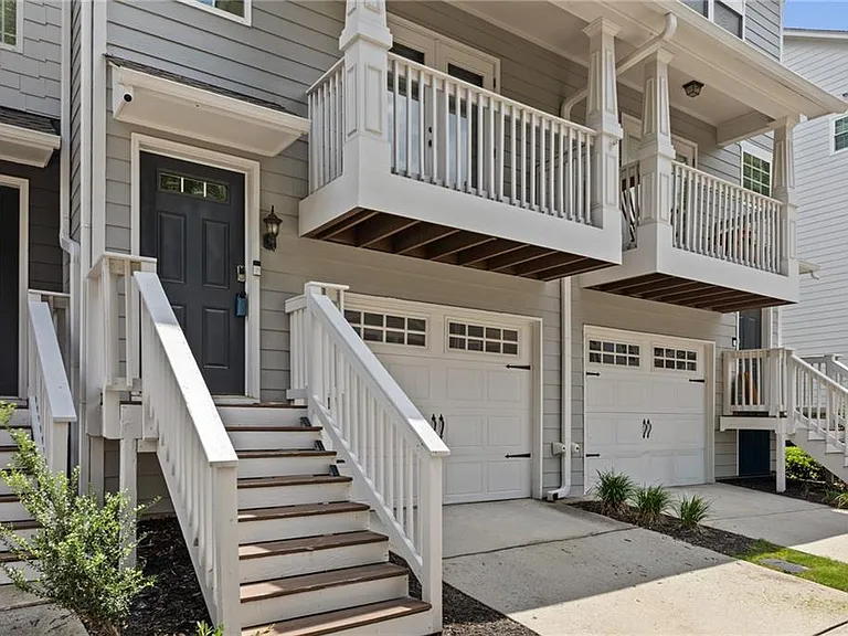 1044 Liberty Pkwy NW — Photo 2