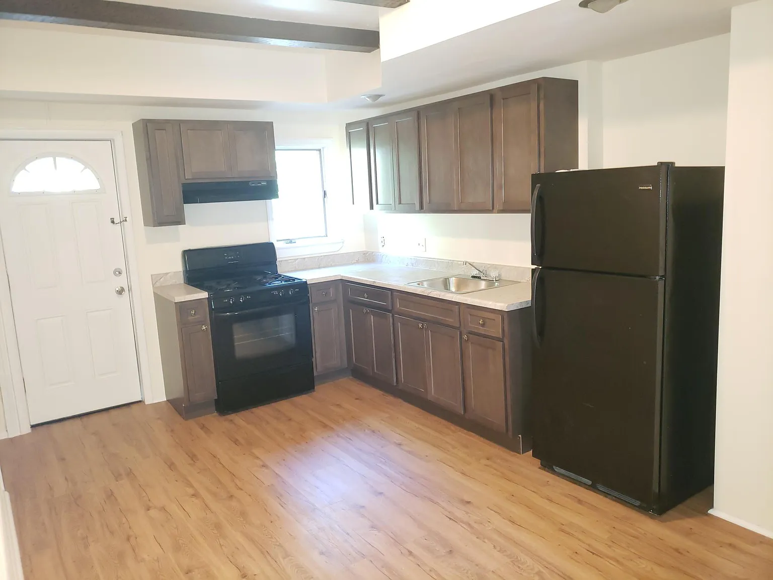 2 bed, $1,600 — Photo 1
