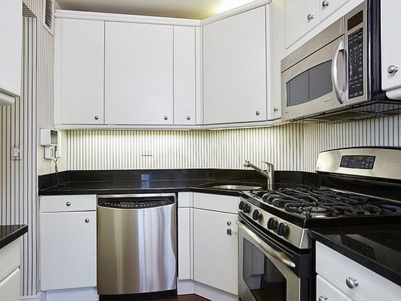 4th image of 415 E 37th St APT 31L