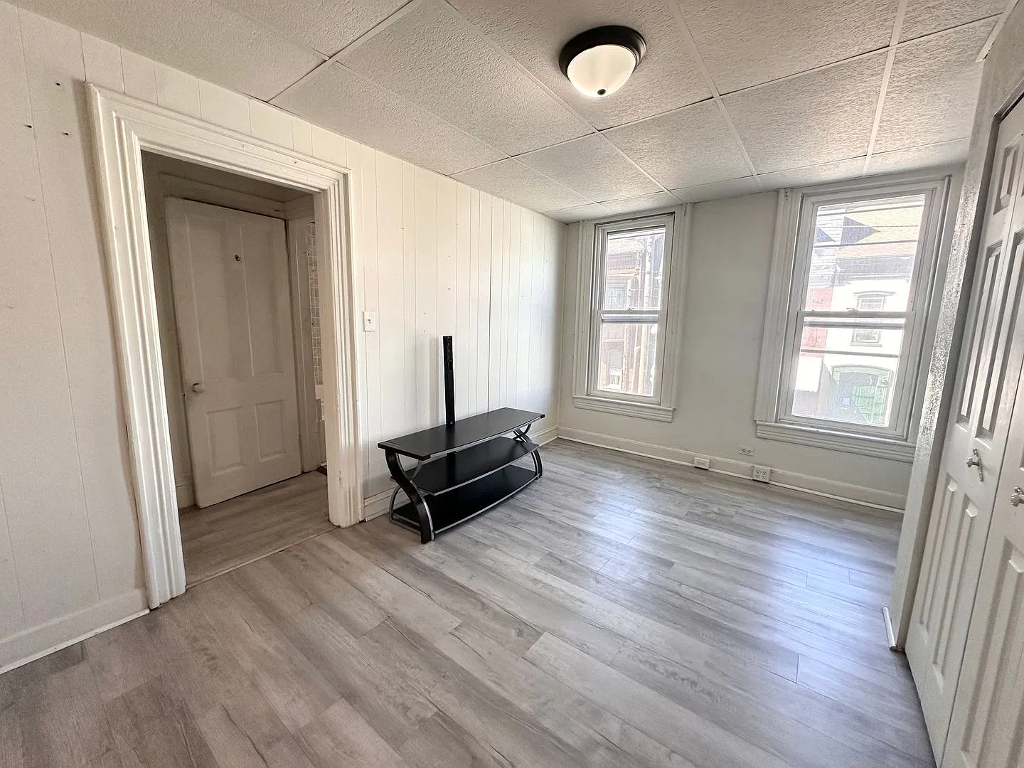 470 W King St — Photo 3