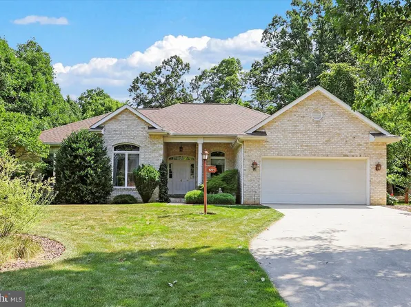 6771 Fairway Dr E, Fayetteville, PA 17222