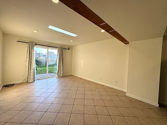 5th image of 1315 Skyline Dr #A