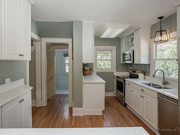4th image of 1013 E Willow Ave