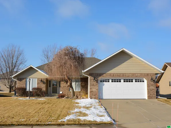 4731 Cambridge Ct, Sioux City, IA 51106