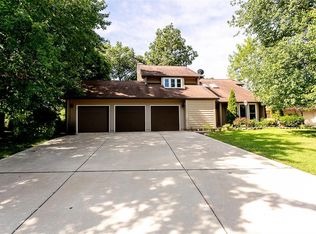 1 Royale Ct, Lake Saint Louis, MO 63367