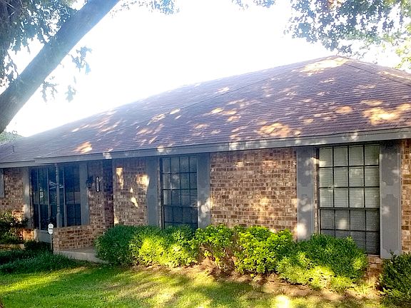 4th image of 1822 S Hillcroft Dr