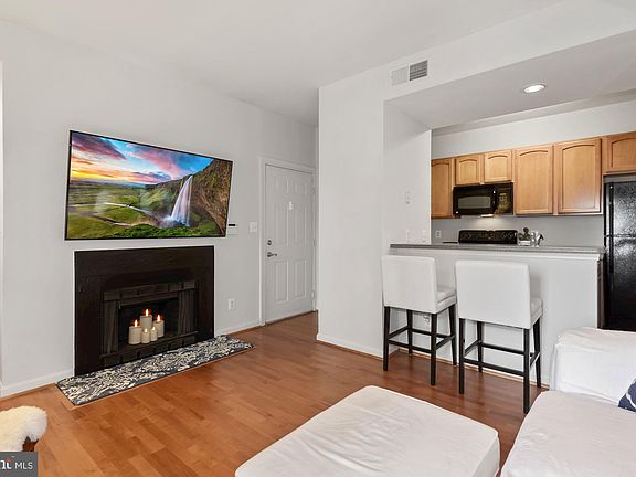 4th image of 3908 Penderview Dr APT 628