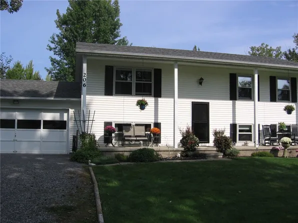 206 Golden Rd, Rochester, NY 14624
