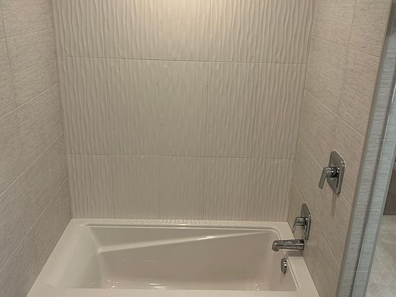 master bath tub