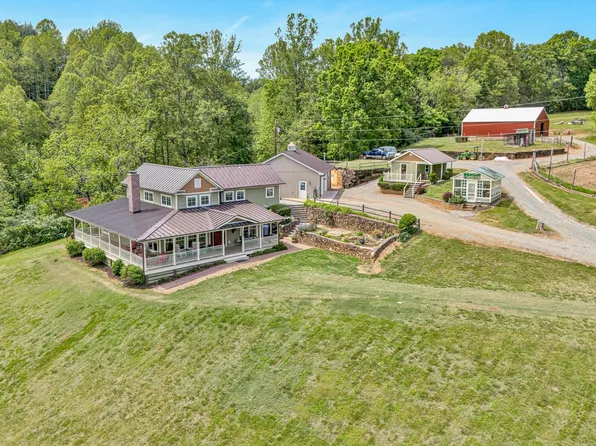 1045 Wooded Acres Dr, Hardy, VA 24101