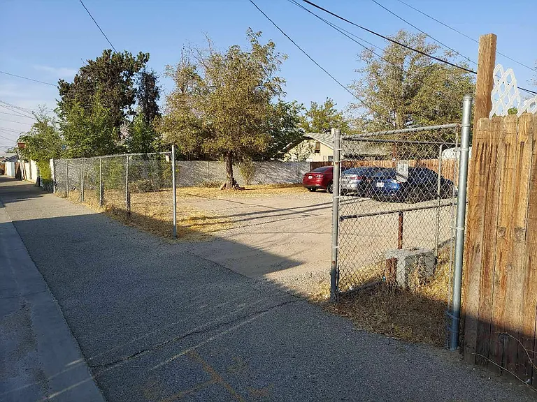 44631 Beech Ave #B — Photo 2