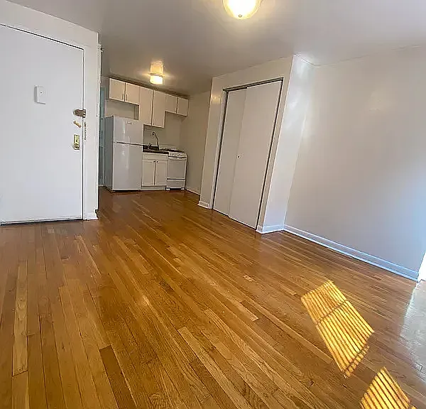 410 W 56th St #5D — Photo 5