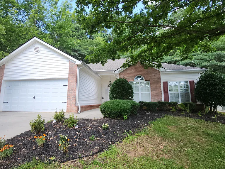 19 Harpers Farm Dr — Photo 2