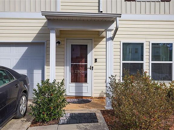 4th image of 2909 Desmond Woods Dr